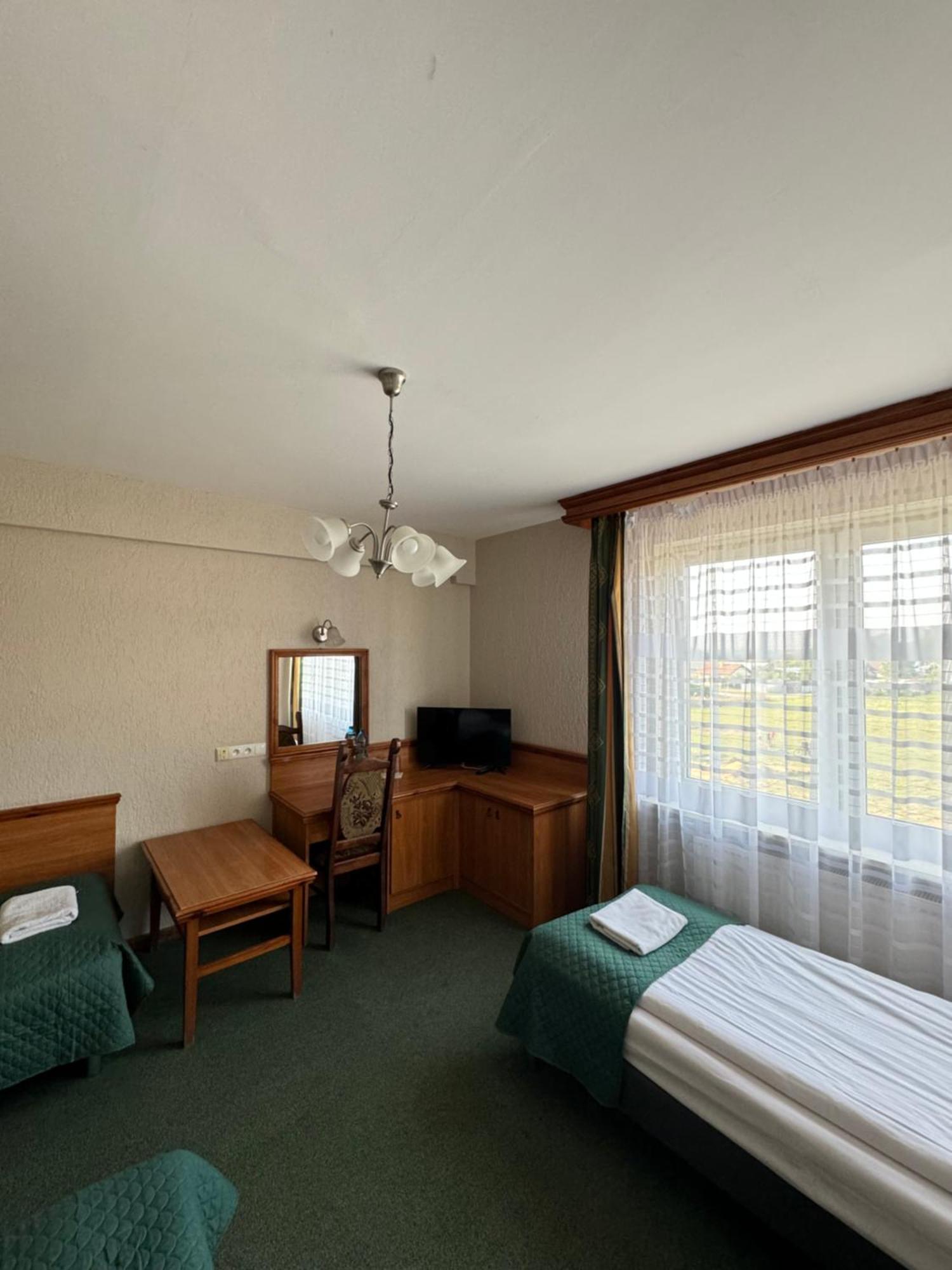 Hotel Victoria Łubowo Екстериор снимка