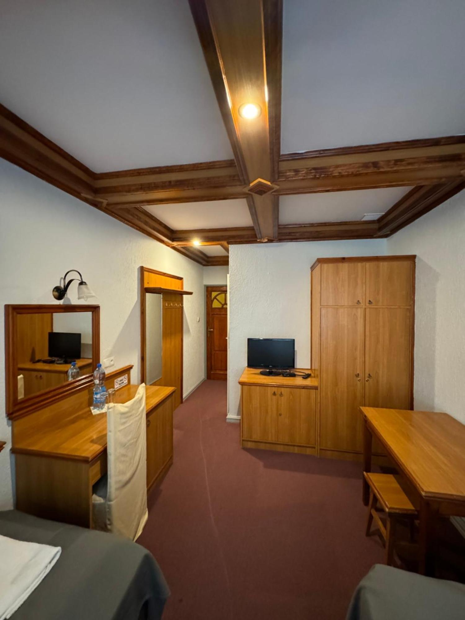 Hotel Victoria Łubowo Екстериор снимка