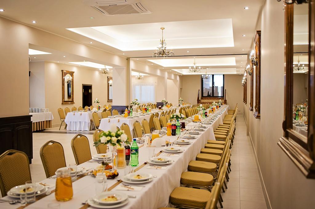 Hotel Victoria Łubowo Екстериор снимка