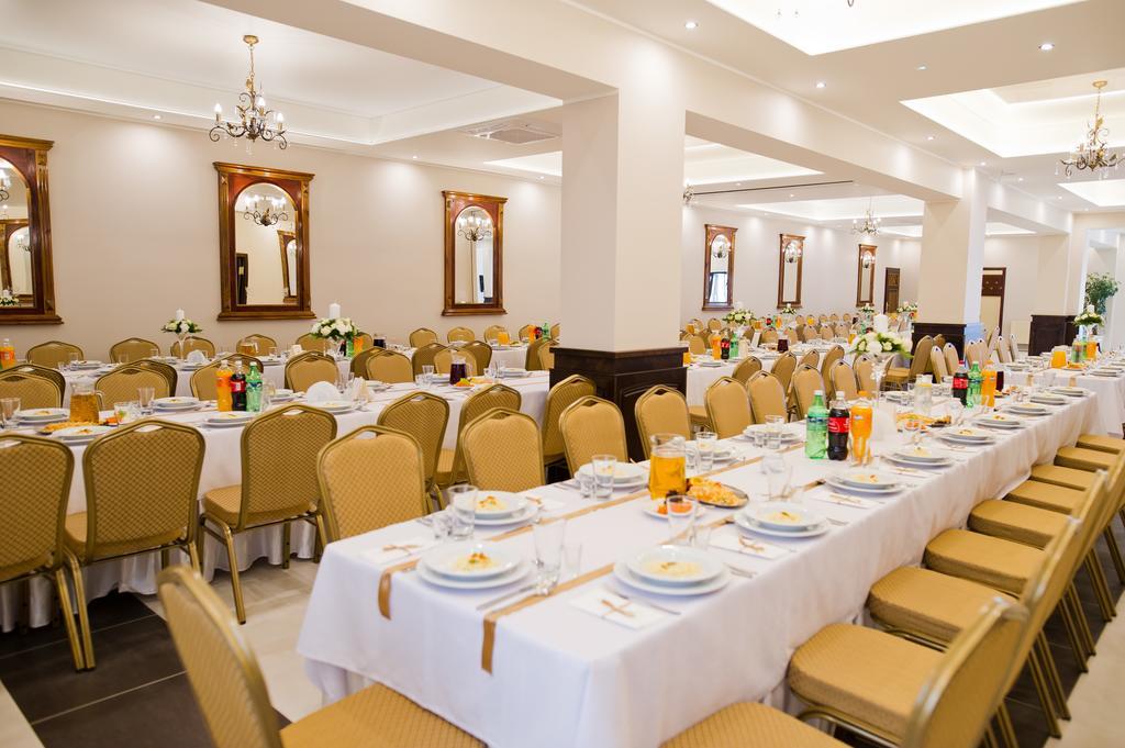 Hotel Victoria Łubowo Екстериор снимка